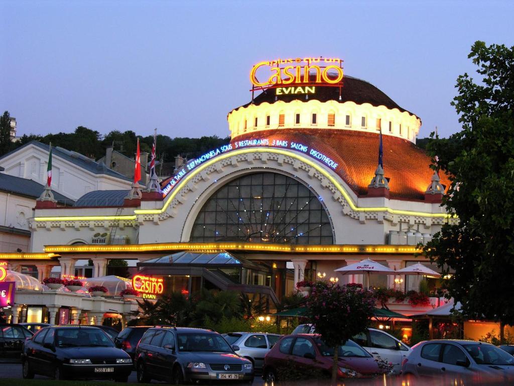 Hotel L'Oasis Évian-les-Bains Exterior foto